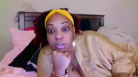 Snapshot of brownroundrenee chatting on May 19, 2026, 9:37 am brownroundrenee online show from May 19, 2026, 9:37 am