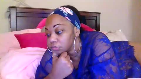 Snapshot of brownroundrenee chatting on May 24, 2026, 11:15 am brownroundrenee online show from May 24, 2026, 11:15 am