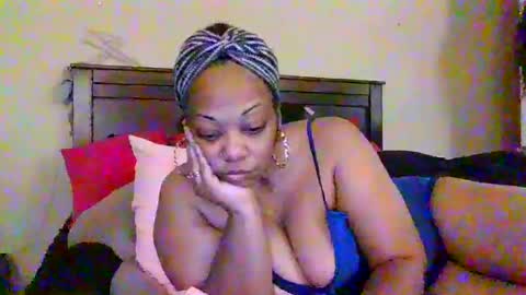 Snapshot of brownroundrenee chatting on June 28, 2026, 10:10 am brownroundrenee online show from June 28, 2026, 10:10 am