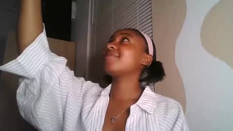 Snapshot of brownsugarcutie3 chatting on October 27, 2025, 12:04 am Brownsuagrcutie online show from October 27, 2025, 12:04 am