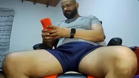 Snapshot of bruce_bigg chatting on February 24, 2026, 10:08 pm Bruce online show from February 24, 2026, 10:08 pm