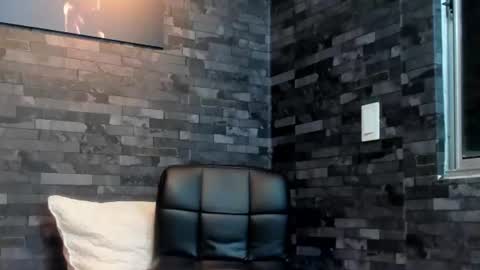 brucedallas online show from June 24, 2026, 1:04 am