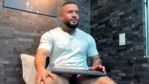 brucedallas online show from July 4, 2026, 4:07 am
