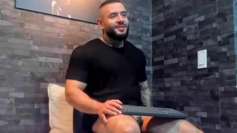 brucedallas online show from July 11, 2026, 5:32 am