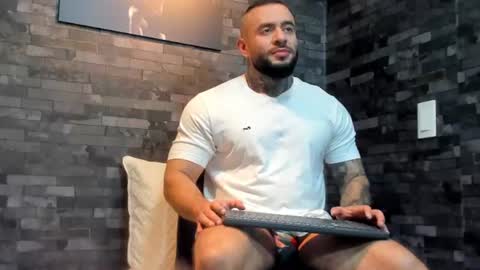 brucedallas online show from July 23, 2026, 2:53 am