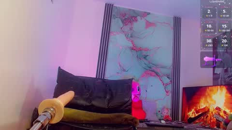 Snapshot of brunettesexy11 chatting on November 11, 2025, 10:59 am ChannelR online show from November 11, 2025, 10:59 am