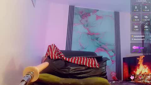 Snapshot of brunettesexy11 chatting on November 27, 2025, 8:11 pm ChannelR online show from November 27, 2025, 8:11 pm