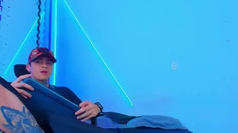 Snapshot of bruno_wild chatting on October 15, 2025, 1:50 am Bruno wild online show from October 15, 2025, 1:50 am