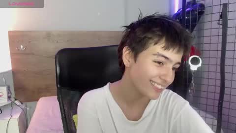 Snapshot of bryce_evans chatting on December 17, 2024, 8:43 pm B R Y C E online show from December 17, 2024, 8:43 pm