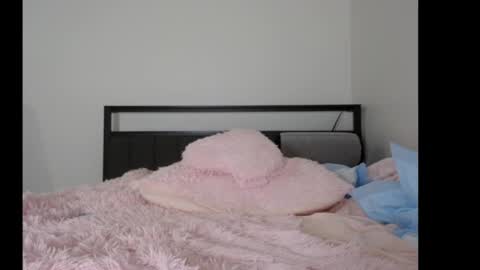 Queen Lola XXX online show from May 6, 2026, 8:19 am