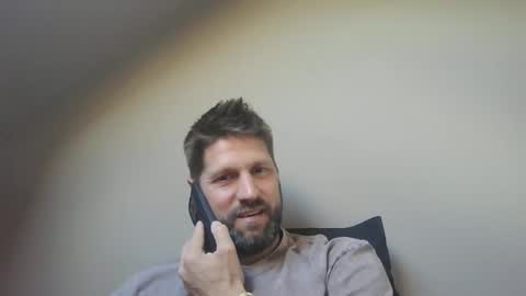 Snapshot of bubblebee1982 chatting on June 4, 2026, 3:18 pm bubblebee1982 online show from June 4, 2026, 3:18 pm