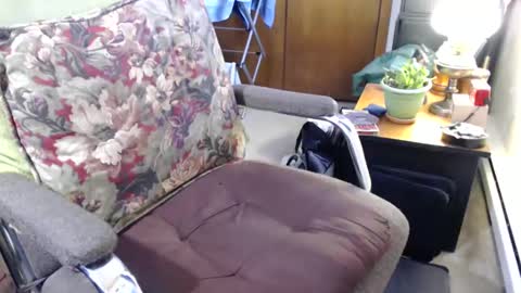 Snapshot of bucksalls chatting on December 28, 2024, 5:03 pm Slim online show from December 28, 2024, 5:03 pm