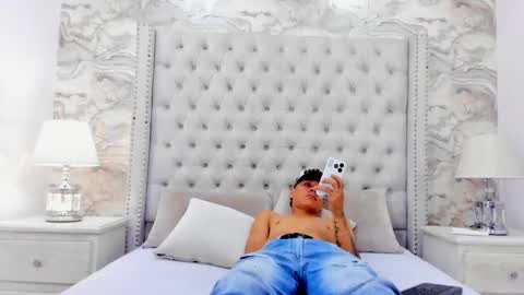 Snapshot of buda_and_cataleya_ chatting on October 7, 2025, 2:47 pm Buda y Cataleya online show from October 7, 2025, 2:47 pm