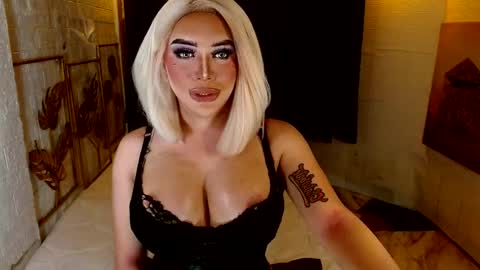 Lucienne online show from September 29, 2025, 10:25 pm