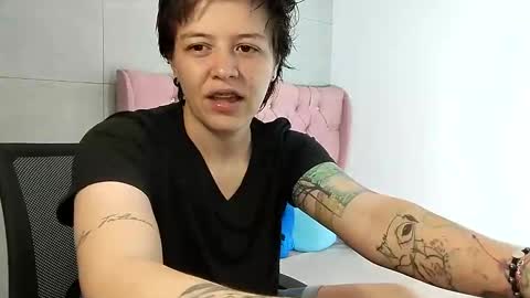 Snapshot of bug2025 chatting on September 11, 2025, 4:18 pm bug2025 online show from September 11, 2025, 4:18 pm