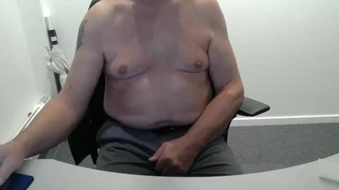 Snapshot of buggemann chatting on September 24, 2025, 3:21 am buggemann online show from September 24, 2025, 3:21 am