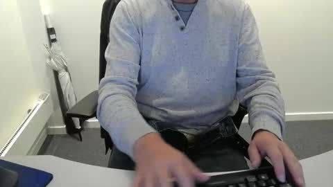 Snapshot of buggemann chatting on October 3, 2025, 3:25 am buggemann online show from October 3, 2025, 3:25 am