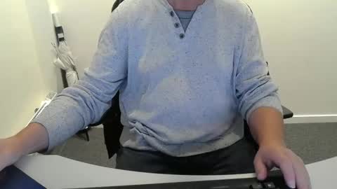 Snapshot of buggemann chatting on October 9, 2025, 3:37 am buggemann online show from October 9, 2025, 3:37 am