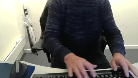 Snapshot of buggemann chatting on October 27, 2025, 3:54 am buggemann online show from October 27, 2025, 3:54 am