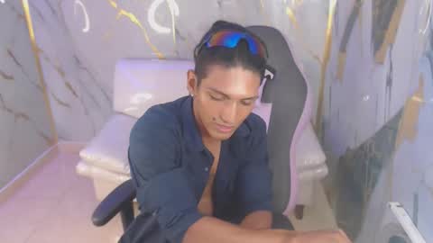 bull_cam online show from October 3, 2025, 8:06 pm