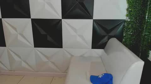 bull_cam online show from October 4, 2025, 6:50 pm