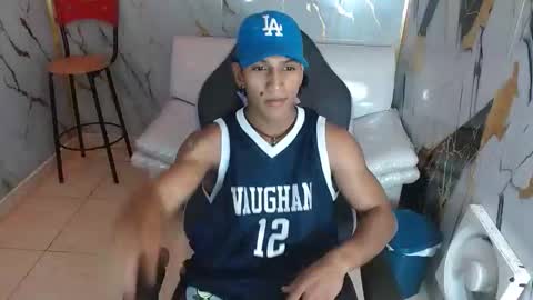 bull_cam online show from January 18, 2026, 4:22 pm