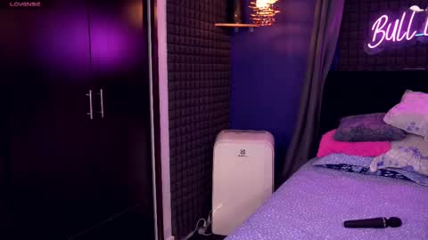 Snapshot of bull_vixen2001 chatting on February 14, 2026, 8:44 am Bunny and The Rock online show from February 14, 2026, 8:44 am