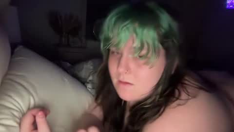 Snapshot of bumblebeebuzzer chatting on February 17, 2025, 8:19 am bumblebeebuzzer online show from February 17, 2025, 8:19 am