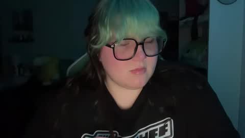 Snapshot of bumblebeebuzzer chatting on February 19, 2025, 4:01 am bumblebeebuzzer online show from February 19, 2025, 4:01 am