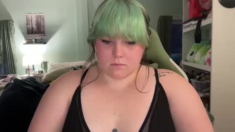 Snapshot of bumblebeebuzzer chatting on February 20, 2025, 10:48 pm bumblebeebuzzer online show from February 20, 2025, 10:48 pm