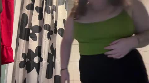 Snapshot of bumblebeebuzzer chatting on February 24, 2025, 4:27 am bumblebeebuzzer online show from February 24, 2025, 4:27 am