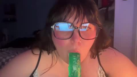 Snapshot of bumblebeebuzzer chatting on March 2, 2025, 5:33 am bumblebeebuzzer online show from March 2, 2025, 5:33 am