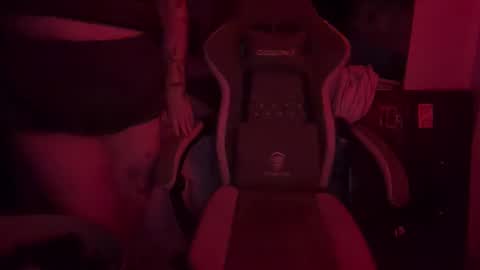 Snapshot of bumblebeebuzzer chatting on October 27, 2025, 12:47 am bumblebeebuzzer online show from October 27, 2025, 12:47 am