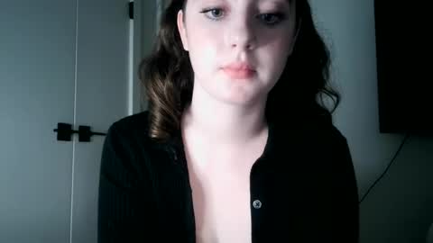 Snapshot of bunbunplayhouse chatting on January 17, 2025, 12:10 am Dominique online show from January 17, 2025, 12:10 am