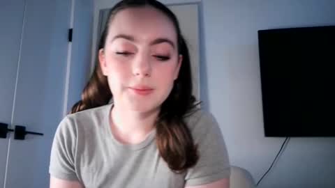 Snapshot of bunbunplayhouse chatting on January 28, 2025, 9:19 pm Dominique online show from January 28, 2025, 9:19 pm