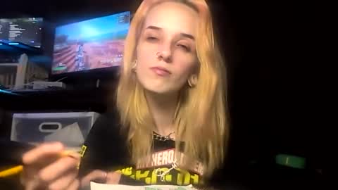 bunniandcryme online show from April 9, 2026, 3:06 am