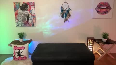 Snapshot of bunnieandthedude chatting on May 19, 2026, 8:42 am BUNNIE and THE DUDE TheLebowskis online show from May 19, 2026, 8:42 am