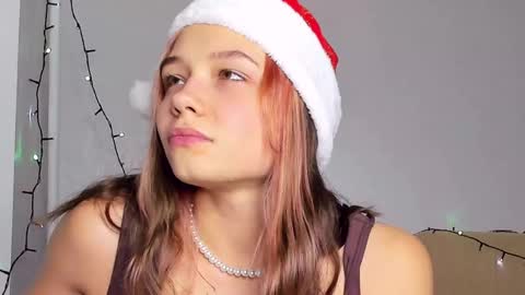 Snapshot of bunny_bonny chatting on December 4, 2024, 11:57 pm Alice online show from December 4, 2024, 11:57 pm