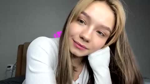 Snapshot of bunny_bonny chatting on February 3, 2025, 9:18 pm Alice online show from February 3, 2025, 9:18 pm