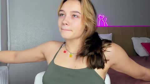 Snapshot of bunny_bonny chatting on March 2, 2025, 12:22 pm Alice online show from March 2, 2025, 12:22 pm