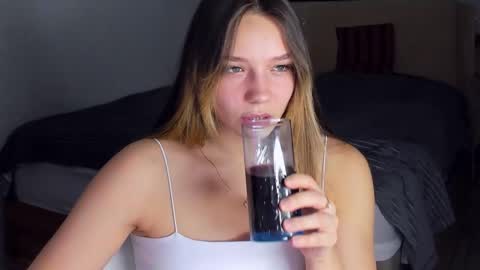 Snapshot of bunny_bonny chatting on November 1, 2025, 7:49 pm Alice online show from November 1, 2025, 7:49 pm