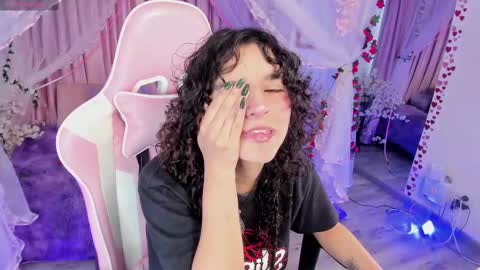 Snapshot of bunny_curly chatting on September 14, 2025, 1:32 pm Bunny  online show from September 14, 2025, 1:32 pm