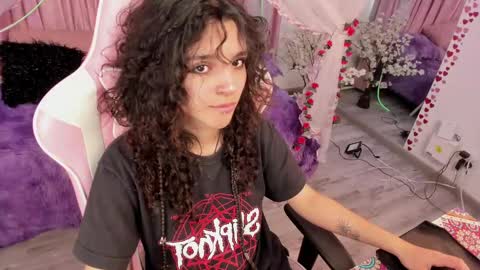 Snapshot of bunny_curly chatting on September 26, 2025, 1:04 pm Bunny  online show from September 26, 2025, 1:04 pm