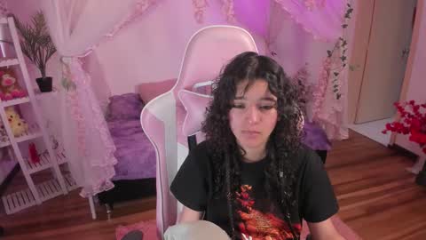 Snapshot of bunny_curly chatting on October 25, 2025, 12:56 pm Bunny  online show from October 25, 2025, 12:56 pm