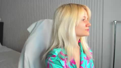 Snapshot of bunny_elsy chatting on July 1, 2026, 11:12 am Elsy online show from July 1, 2026, 11:12 am