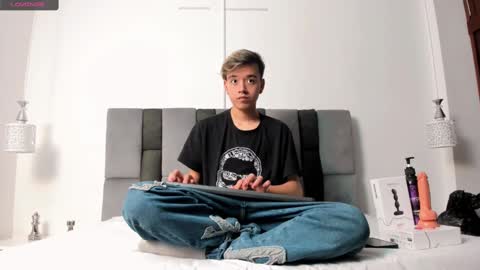 bunny online show from February 19, 2025, 12:33 pm