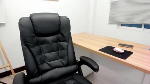 bunny online show from November 20, 2025, 12:16 pm