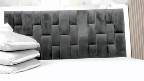 bunny online show from December 5, 2025, 12:14 pm