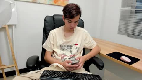 bunny online show from December 17, 2025, 12:22 pm