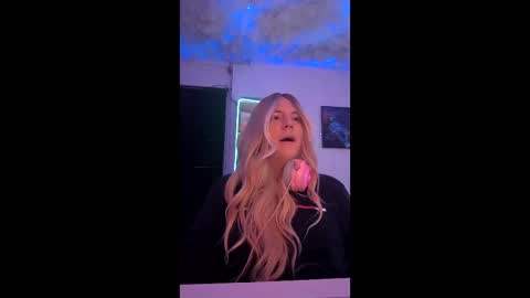 bunnyslutt online show from March 18, 2026, 5:27 pm